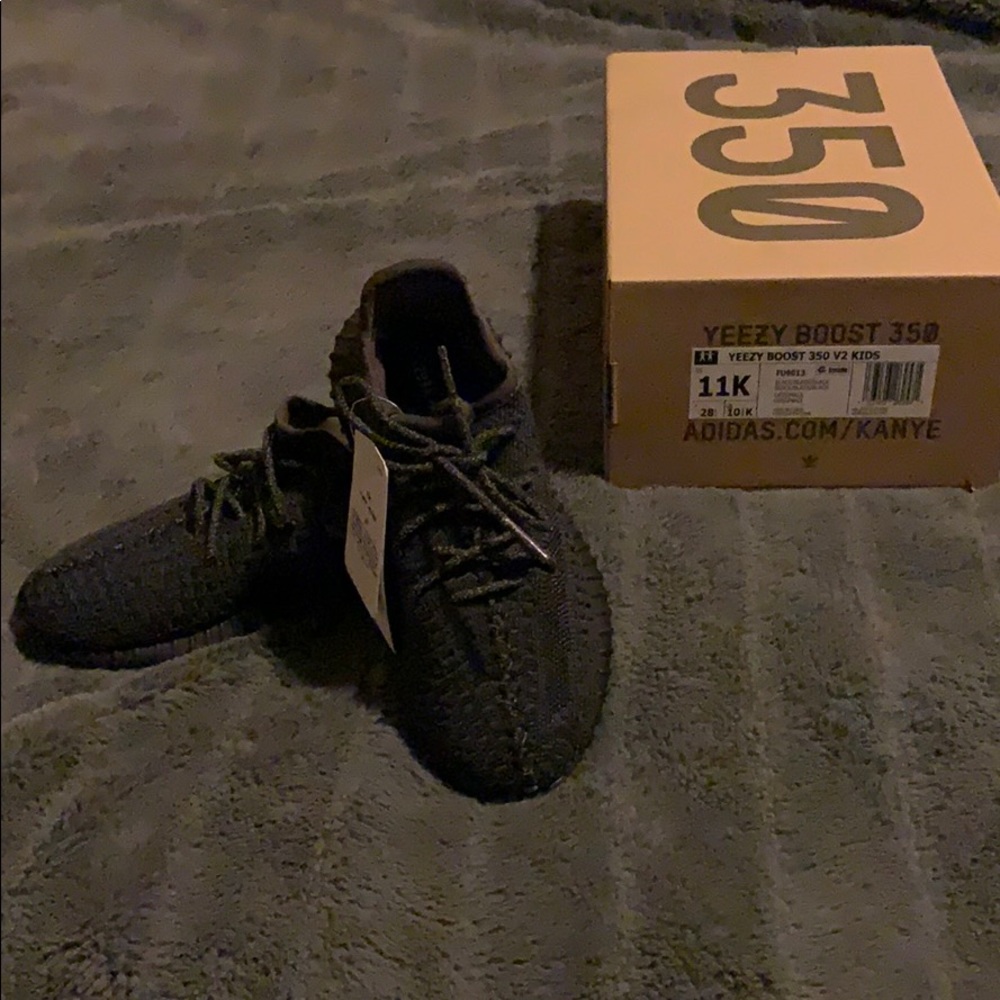 Yeezy boost 350 V2 kids size 11